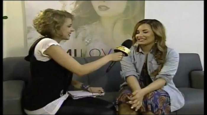 bscap0007 - Demi Talks About Almost Hitting Paul McCartney With Her Car Globo TV Brazil