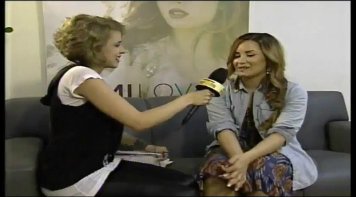 bscap0008 - Demi Talks About Almost Hitting Paul McCartney With Her Car Globo TV Brazil