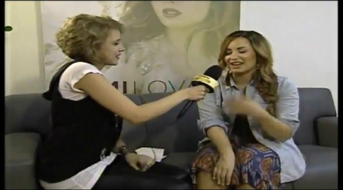 bscap0011 - Demi Talks About Almost Hitting Paul McCartney With Her Car Globo TV Brazil