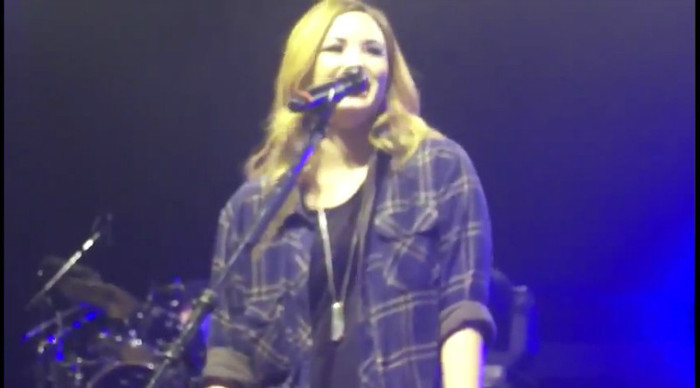 bscap0004 - Demi - Was Coughing - Shes Better Now - Sao Paulo Brazil