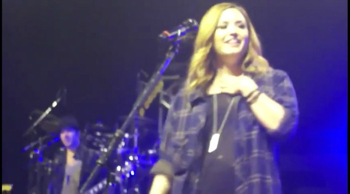 bscap0013 - Demi - Was Coughing - Shes Better Now - Sao Paulo Brazil