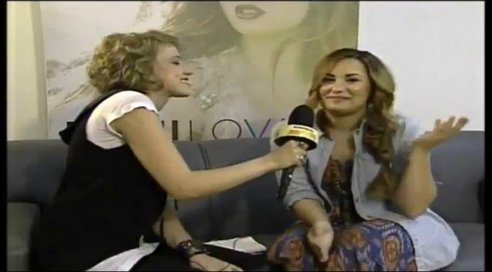 bscap0042 - Demi Talks About Almost Hitting Paul McCartney With Her Car Globo TV Brazil