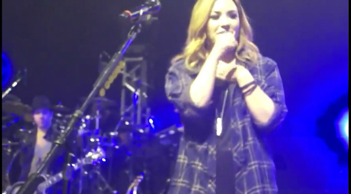 bscap0016 - Demi - Was Coughing - Shes Better Now - Sao Paulo Brazil