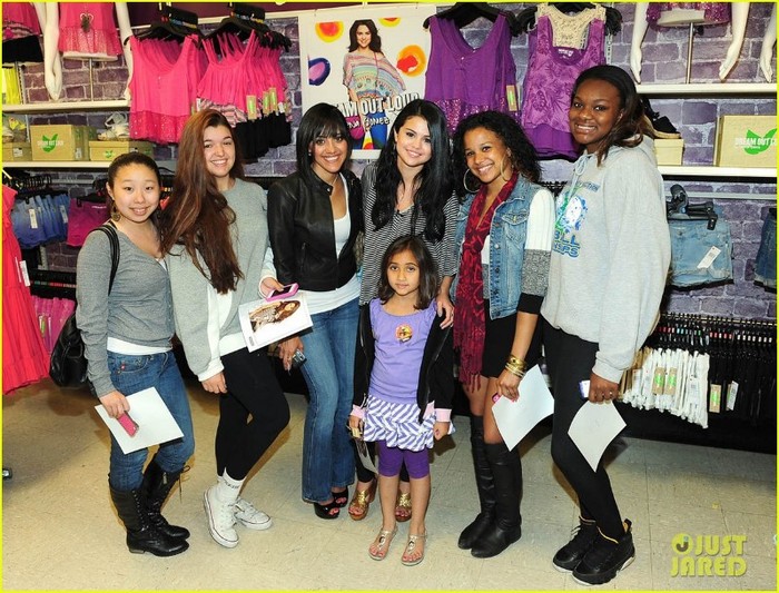 selena-gomez-z100-visit-11 - Selena Gomez Elvis Duran Radio Visit
