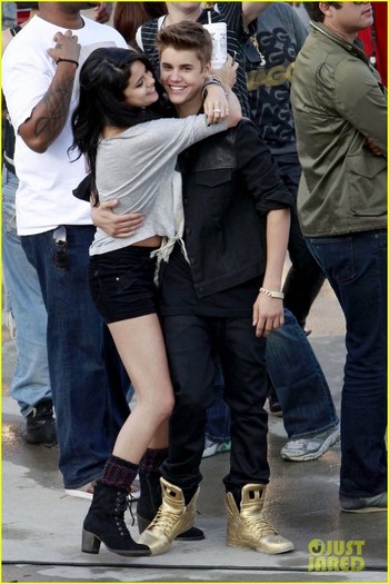 justin-bieber-selena-gomez-boyfriend-set-01 - Selena Gomez - Justin Bieber Boyfriend Set Snuggles