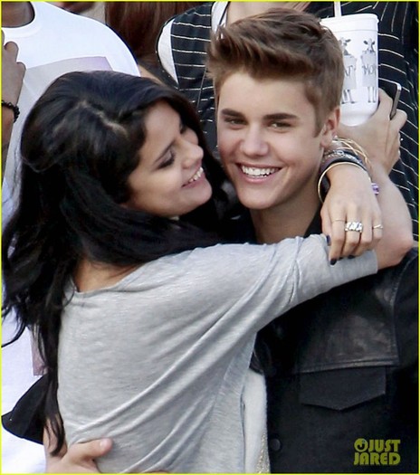 justin-bieber-selena-gomez-boyfriend-set-05 - Selena Gomez - Justin Bieber Boyfriend Set Snuggles