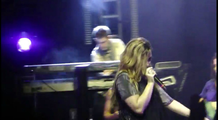 bscap0056 - Demi - Give Your Heart A Break - Sao Paulo 20 04 2012