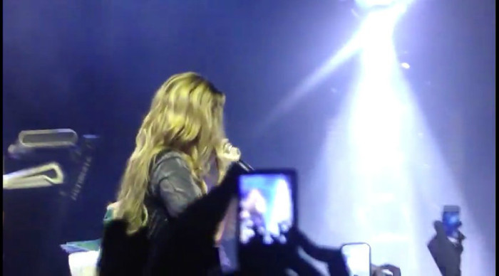 bscap0058 - Demi - Give Your Heart A Break - Sao Paulo 20 04 2012
