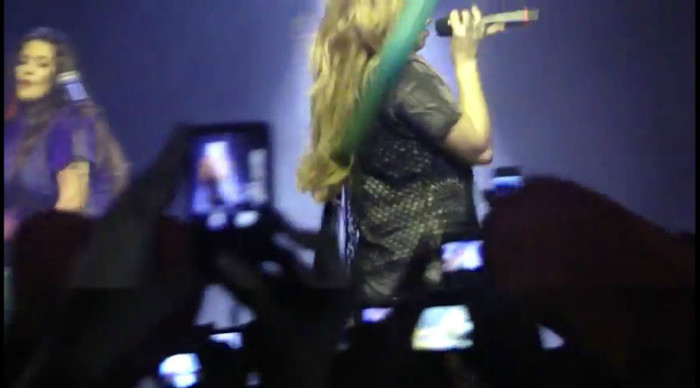 bscap0060 - Demi - Give Your Heart A Break - Sao Paulo 20 04 2012