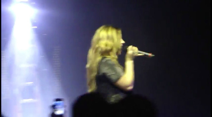 bscap0062 - Demi - Give Your Heart A Break - Sao Paulo 20 04 2012