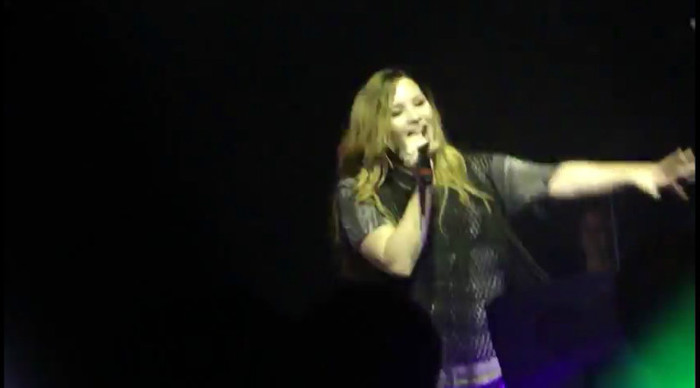 bscap0066 - Demi - Give Your Heart A Break - Sao Paulo 20 04 2012