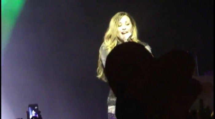 bscap0076 - Demi - Give Your Heart A Break - Sao Paulo 20 04 2012