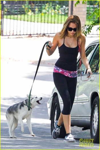 miley-floyd-walk-01 - Miley Cyrus Works on Her Fit Figure with Floyd