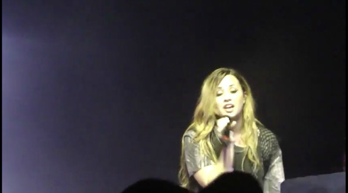 bscap0082 - Demi - Give Your Heart A Break - Sao Paulo 20 04 2012