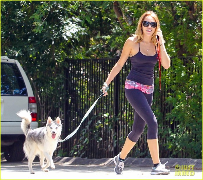 miley-floyd-walk-06 - Miley Cyrus Works on Her Fit Figure with Floyd