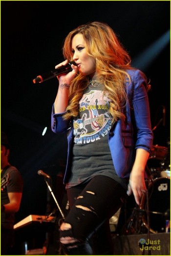 demi-lovato-brazil-concert01 - Demi Lovato Rocks Out in Rio