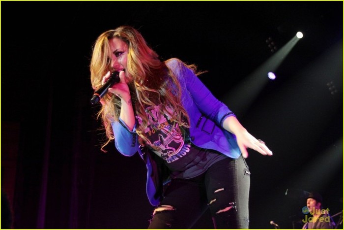 demi-lovato-brazil-concert04 - Demi Lovato Rocks Out in Rio