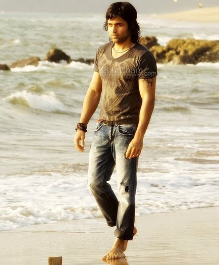 Se pare ca nu tii.a fost de ajuns bataiia pe care ti.am dat.o atunci!!