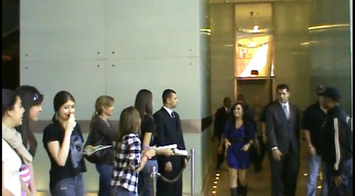 bscap0003 - Demilush - Fans meeting Demi in Sao Paulo at hotel Part oo1