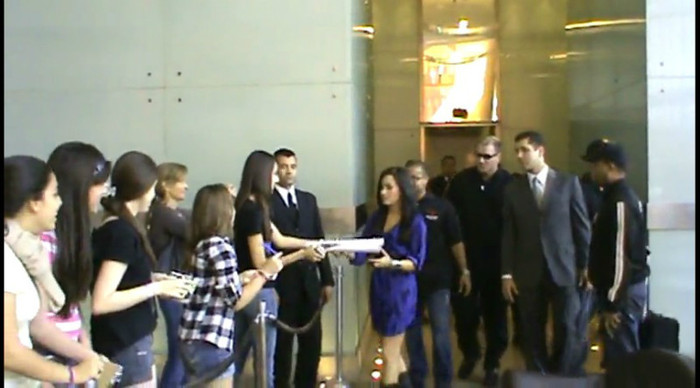 bscap0007 - Demilush - Fans meeting Demi in Sao Paulo at hotel Part oo1