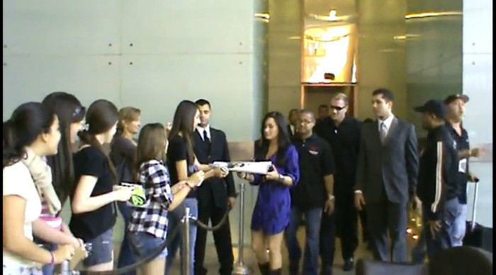 bscap0008 - Demilush - Fans meeting Demi in Sao Paulo at hotel Part oo1