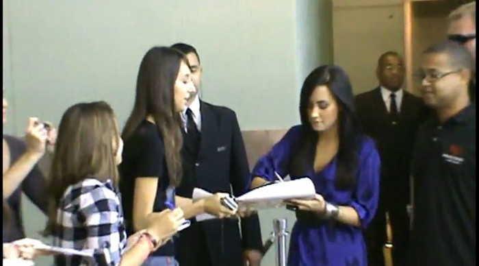 bscap0011 - Demilush - Fans meeting Demi in Sao Paulo at hotel Part oo1