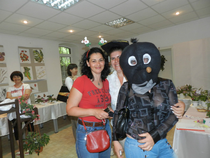 UN PINGUIN SI RESTUL FETE:)))