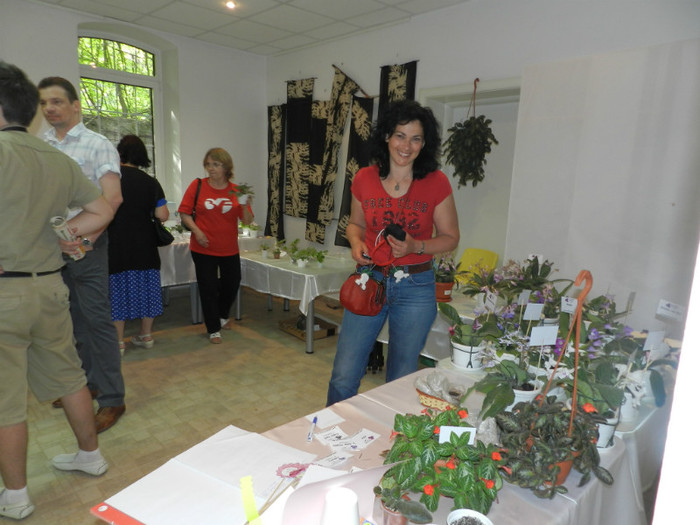 CRED CA LE IAU PE TOATE:)