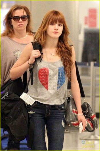 bella-thorne-miami-arrival-06