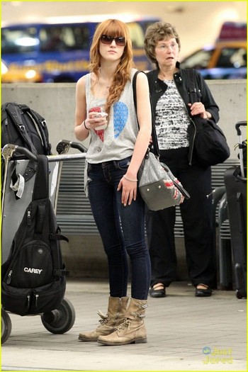 bella-thorne-miami-arrival-07