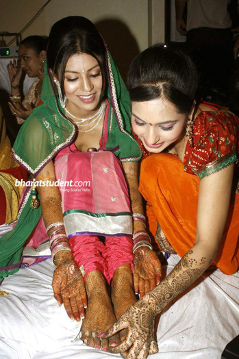 gurmeet-debina-mehendi_003