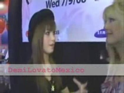 bscap0404 - Demilush -  Interview before the concert with the Jonas Brothers Part oo1