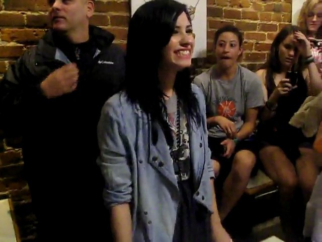 bscap0009 - Demilush - Meeting Demi Lovato At a Coffee Shop