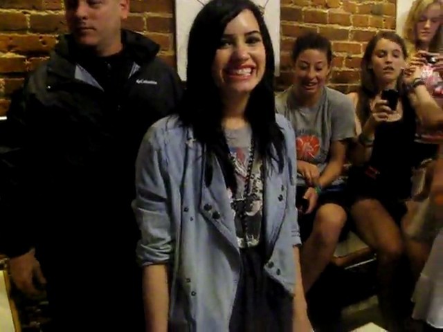 bscap0013 - Demilush - Meeting Demi Lovato At a Coffee Shop