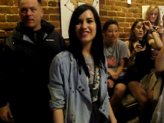 bscap0017 - Demilush - Meeting Demi Lovato At a Coffee Shop