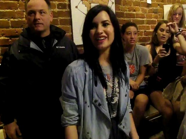 bscap0018 - Demilush - Meeting Demi Lovato At a Coffee Shop