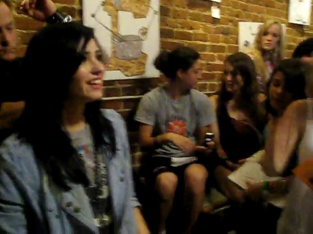 bscap0167 - Demilush - Meeting Demi Lovato At a Coffee Shop