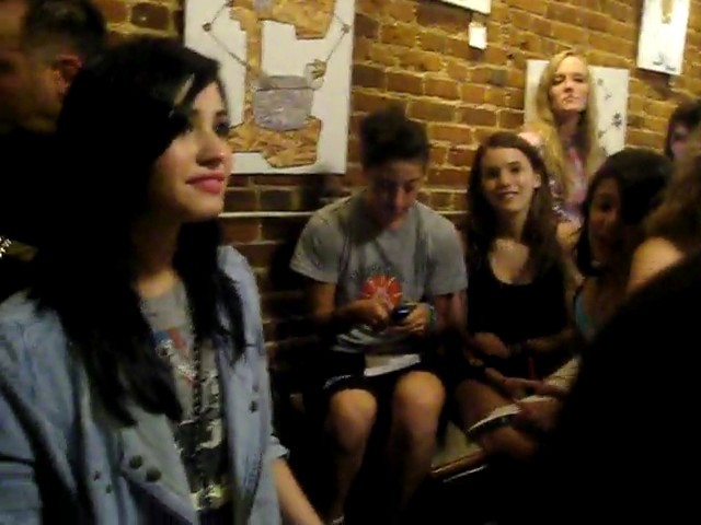 bscap0172 - Demilush - Meeting Demi Lovato At a Coffee Shop
