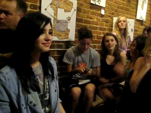 bscap0173 - Demilush - Meeting Demi Lovato At a Coffee Shop