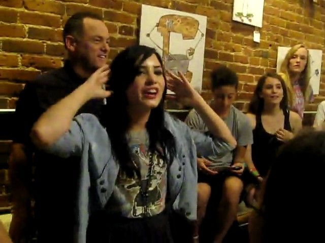 bscap0237 - Demilush - Meeting Demi Lovato At a Coffee Shop