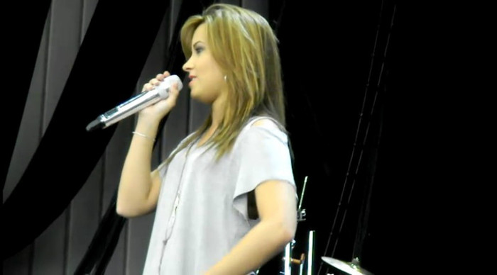 bscap0069 - Demilush - Soundcheck Answering Questions 09 11 10