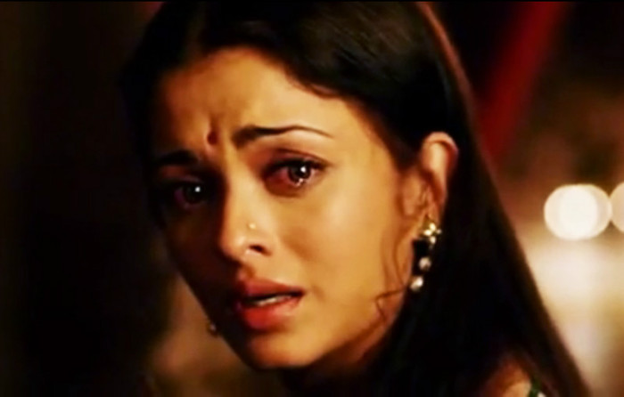 ashwarya rai crying - x-Cineva plange-x
