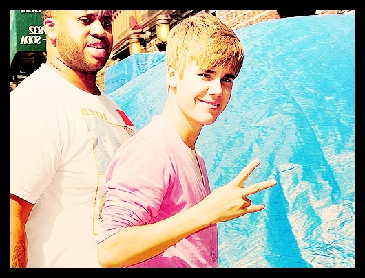 Si cand te-ai prins cine-i criminalu`? Ca eo am citit-o pan` la jumate, am avut banuiala ca lupu` ar