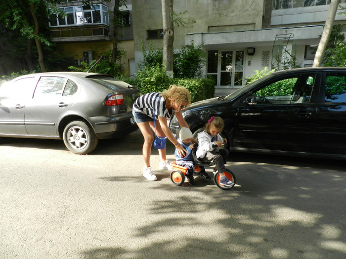 CLAUDIA,DELIA SI ANDREI