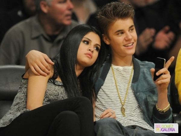 69840612_MQUOPRZ3 - S-au despartit Selena si Justin