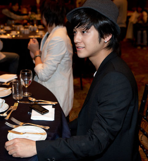 Nu.....in niciun caz......stau deoparte.....