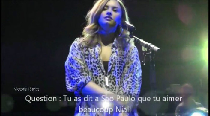 bscap0010 - Demi talk about Niall Horan Again Chile concert