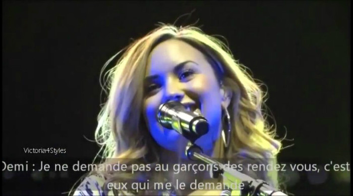 bscap0033 - Demi talk about Niall Horan Again Chile concert