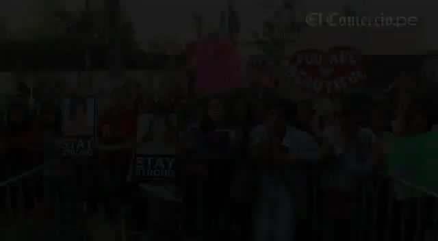 Demi Lovato Llego A Perú Y Saludo A Sus Fans  2012 00057 - Demi - Llego A Peru Y Saludo A Sus Fans 2012