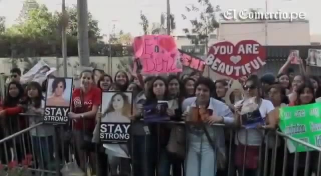 Demi Lovato Llego A Perú Y Saludo A Sus Fans  2012 00252